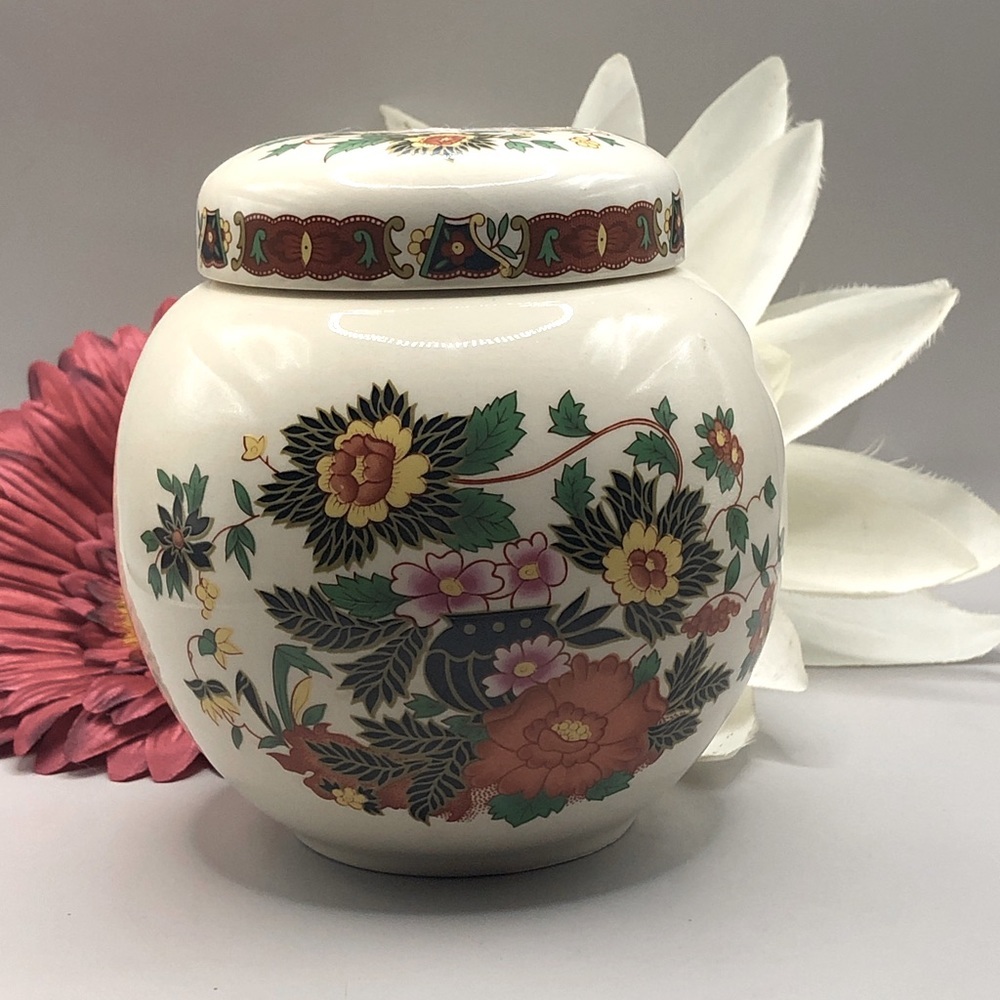 Sadler England Ginger Jar and Lid - “Indian Peony Pattern”